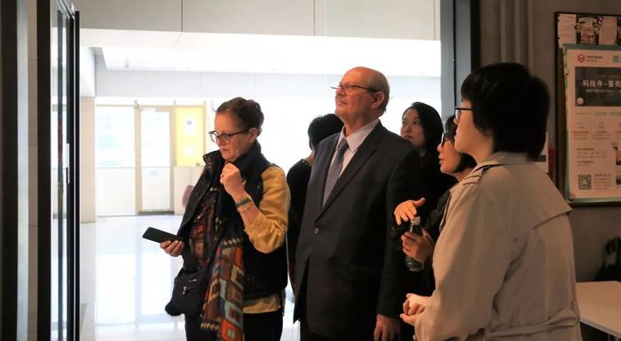 王强简介 ABUIABACGAAg2MCT7wUo8MvevwMwuAg40AQ!700x700.jpg